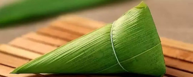 粽子的形状大多以角为主的原因(粽子多是做成角形的为什么粽子的形状大多以角为主)