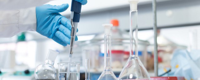 关于木炭还原氧化铁的化学方程式(木炭还原氧化铁的化学方程式以及现象)