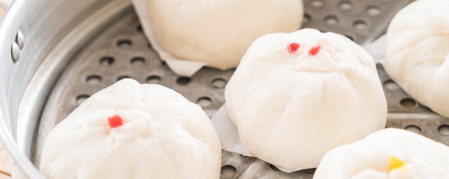 包子粘在蒸锅上如何办(包子粘在蒸布上怎么办)