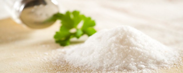 怎样正确盐去角质(海盐去角质怎么用)