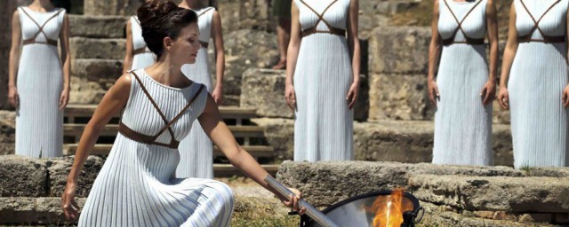 现代奥运圣火是如何采集的(现代奥运圣火是怎么采集来的)