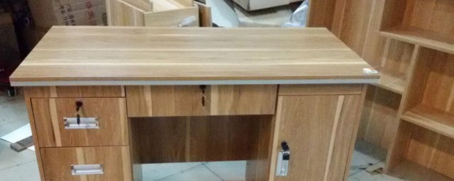 桌子总是晃动解决方法(桌子晃来晃去怎么办)