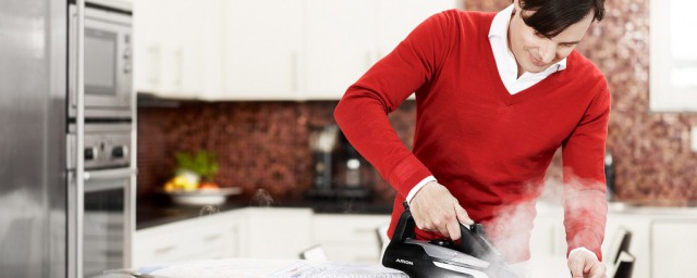 熨衣服方法(熨烫衣服方法)