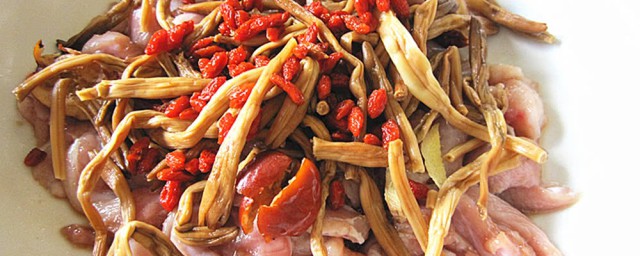 黄花菜炖肉怎么做(牛肉炖黄花菜的做法)