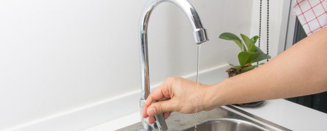 关于开发利用水资源应当首先满足什么用水介绍(开发利用水资源应当首先满足什么用水啊)