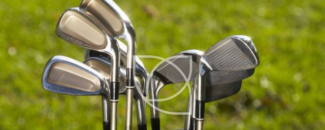 选择高尔夫球杆的方法(高尔夫初学者用什么球杆)