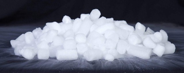 为什么干冰遇水会爆炸(干冰遇到水会炸么)