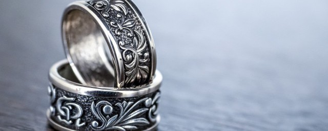 右手中指戴戒指什么含义(右手中指戴戒指啥意思)