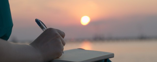 关于十指不沾阳春水下一句(十指不沾阳春水意思下一句)