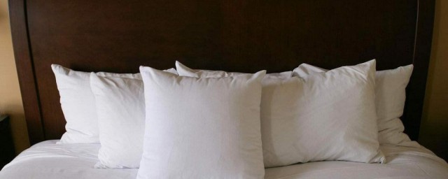 酒店枕头蓬松原因(酒店特别软的枕头)