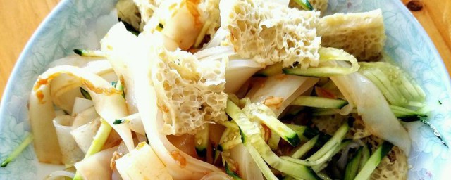 凉皮蒸出来太粘的原因(蒸凉皮为什么黏糊糊的)