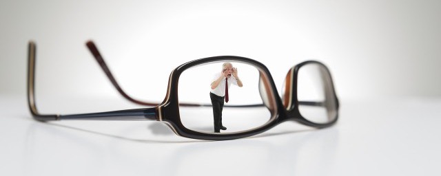 眼镜片1.56与1.61的区别(眼镜片1.60和1.74区别)