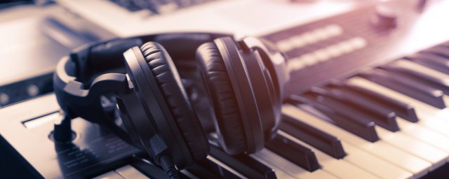 歌曲我不想说再见歌词(歌曲我不想说再见的歌词)