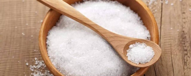 成年人每天吃多少盐合适(成人每天最多吃多少盐)