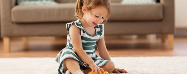 小孩子好奇心重有什么表现(小宝宝好奇心重好吗)