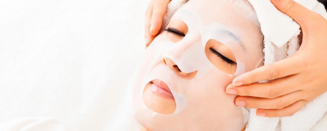 敷完面膜冒白头的原因分析(敷面膜敷出好多白头)