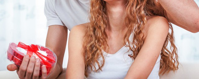 适 情人节送女朋友什么礼物合适呢