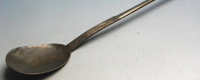 银勺子为什么会变黑(银勺变黑的原因)