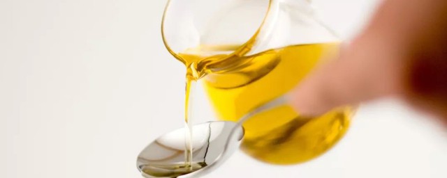 食用油混入水还能吃吗(食用油里混进水怎么办)