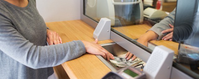 透支利息相关解释(什么叫透支利息?)