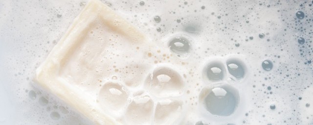 香皂洗脸对皮肤有害吗(香皂洗脸对皮肤有伤害吗)