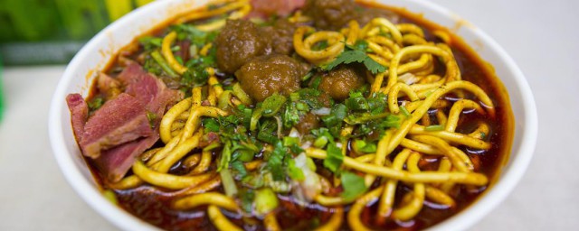 如何做牛肉丸子面(牛肉丸子面怎么做法)