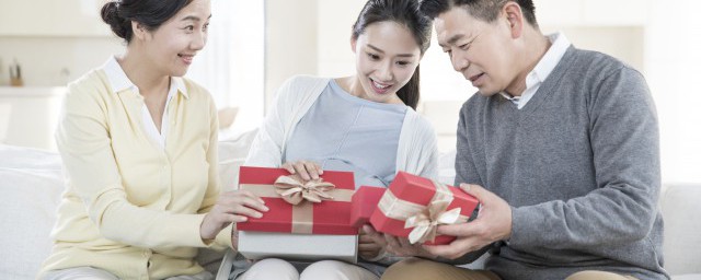 情人节送什么礼物呢(情人节礼物送什么礼物)