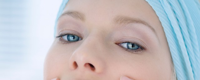 皮肤如何保持水油平衡(怎样保持皮肤水油平衡)