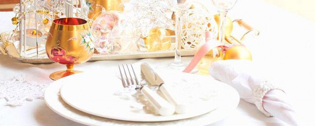 刀叉的正确拿法(牛排刀叉的正确拿法)