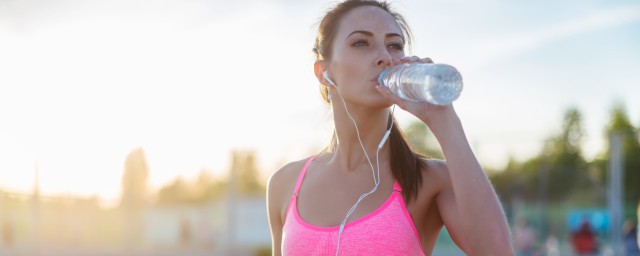 步行一千米大约耗费多少时间(步行一千米大约要多少分钟)