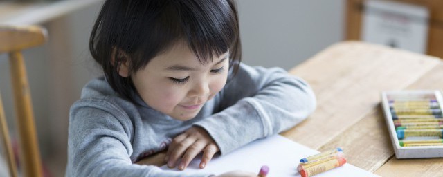 清洗衣服上圆珠笔迹怎么做(如何去除衣服上的圆珠笔迹)