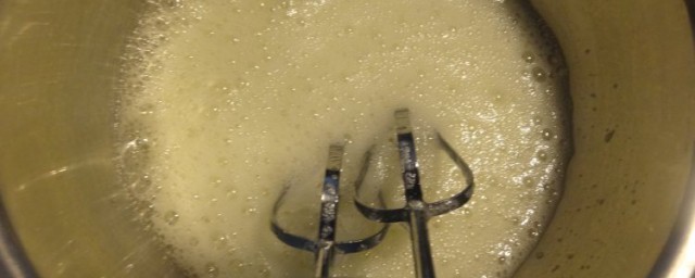 蛋清无法打发的原因分析(蛋清打发不了是什么原因导致)