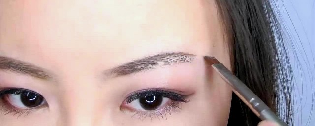 初学者应该怎样刮眉毛(刮眉毛需要注意什么)