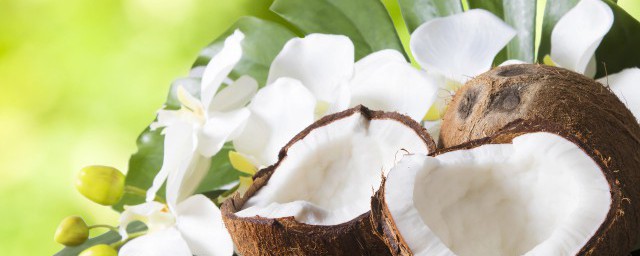 椰子肉扣下来的办法(椰子怎么拿肉出来)