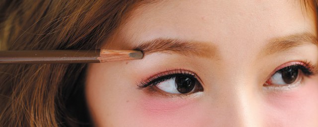 适合圆脸的眉型(圆脸适合什么样的眉形)