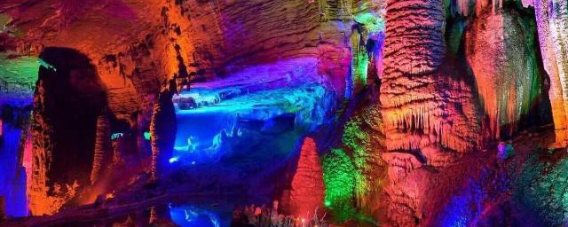 大自然的鬼斧神工(大自然的鬼斧神工造就了这奇峰异石)