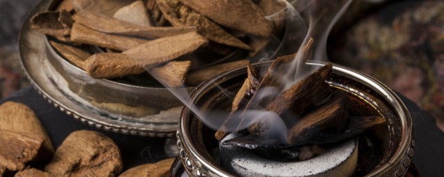 沉香有哪些功效和禁忌呢(沉香的功效与作用点的功效与作用及禁忌)