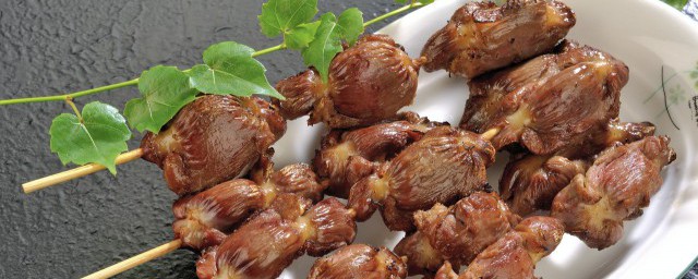 新手烧烤刷油有什么技巧(烧烤刷油用什么油)