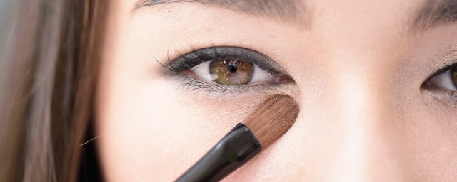 化妆的步骤(化妆的步骤气垫什么时候用)