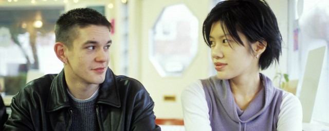 一个女生孩子气的表现(一个孩子气的女人)