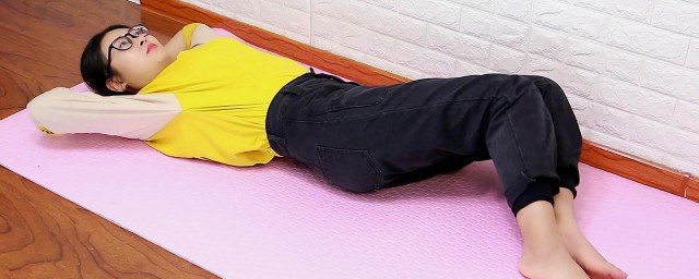 瘦腿的八个动作睡前做(睡前练腿的瘦身动作)