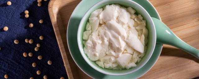 豆腐脑一斤豆子放内脂放多少(豆腐脑现在放多少内脂合适)