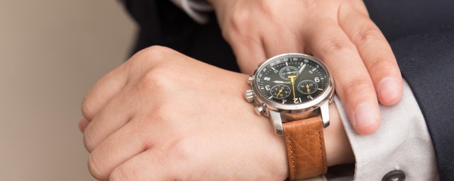 关于男人戴手表的风水禁忌(男人戴手表风水含义)