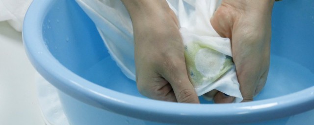 结构胶沾在衣服上的清洗方法(结构胶沾衣服上怎么洗掉)