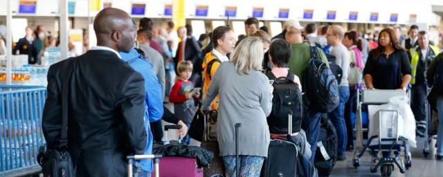 坐飞机要带什么证件(第一次坐飞机要带什么证件)