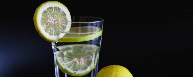柠檬茶对人体的好处(喝柠檬茶对身体有什么好处和坏处)
