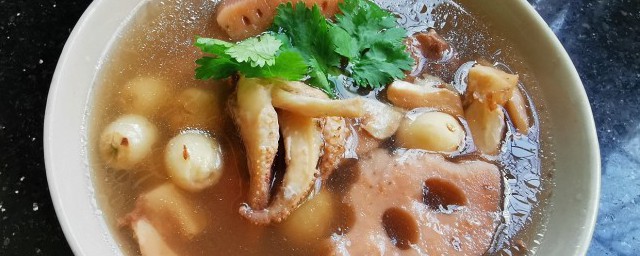 墨鱼莲藕汤做法简单介绍(墨鱼排骨莲藕汤怎么做好吃窍门)