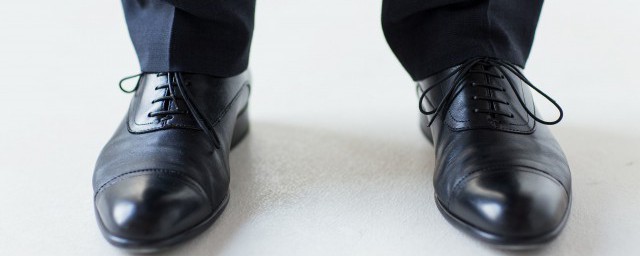 鞋子买窄了夹脚怎么办(新鞋夹脚怎么办)