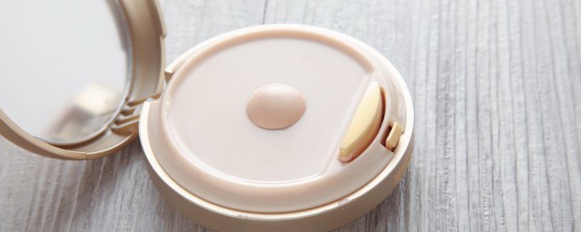 粉饼碎了不用酒精如何修复(粉饼修复酒精放多了怎么办)