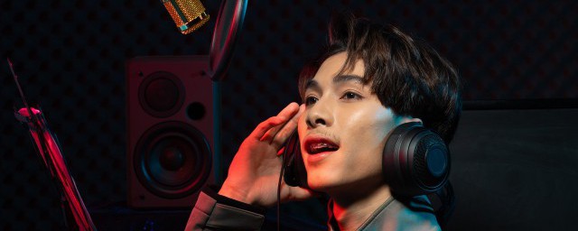 august的歌词是什么(august这首歌是什么意思啊)